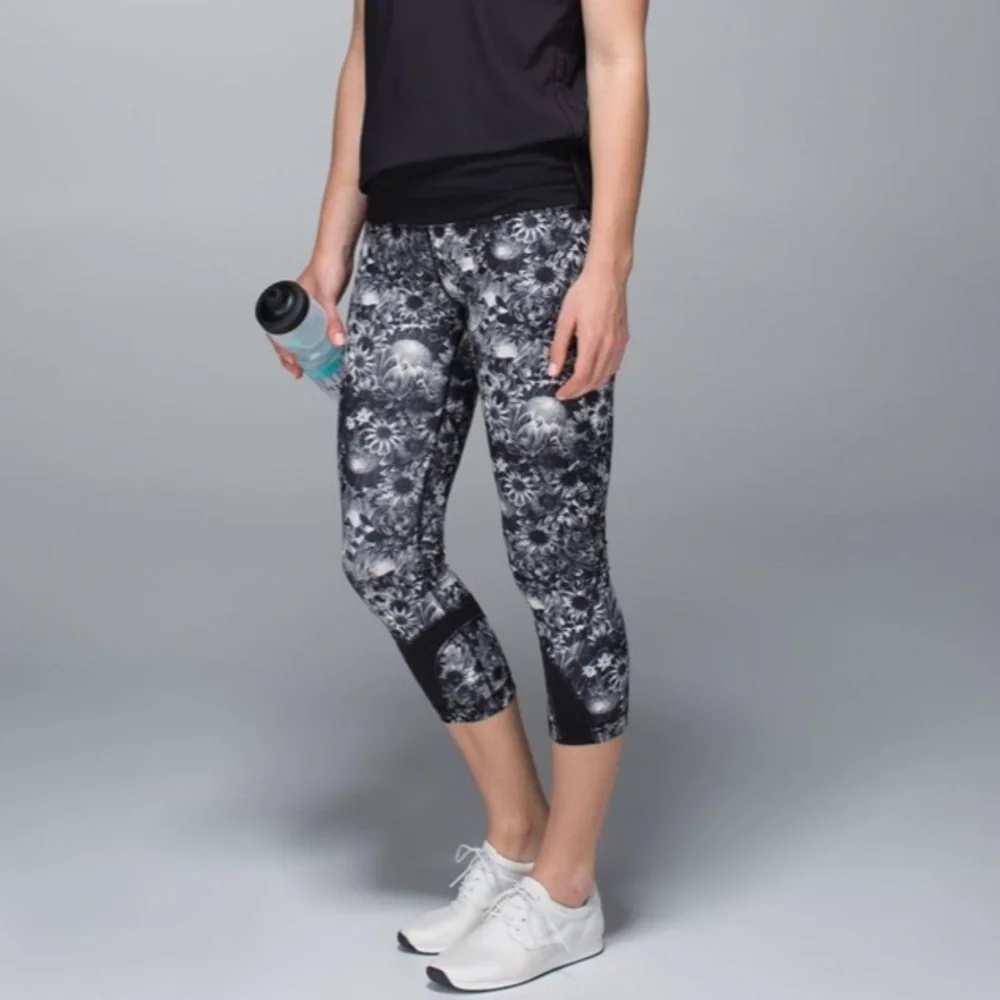 Lululemon Inspire Crop II *Luxtreme - Flowabunga Black Angel Wing / Black - Picture 7 of 8